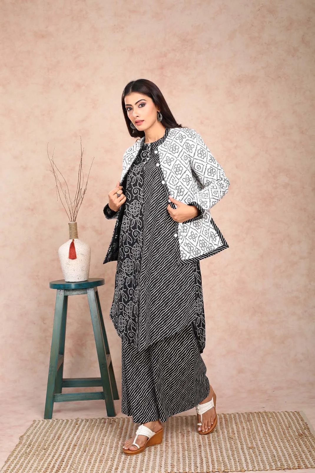Black and White Quilted Jacket (With Sleeves) UCJ0003F