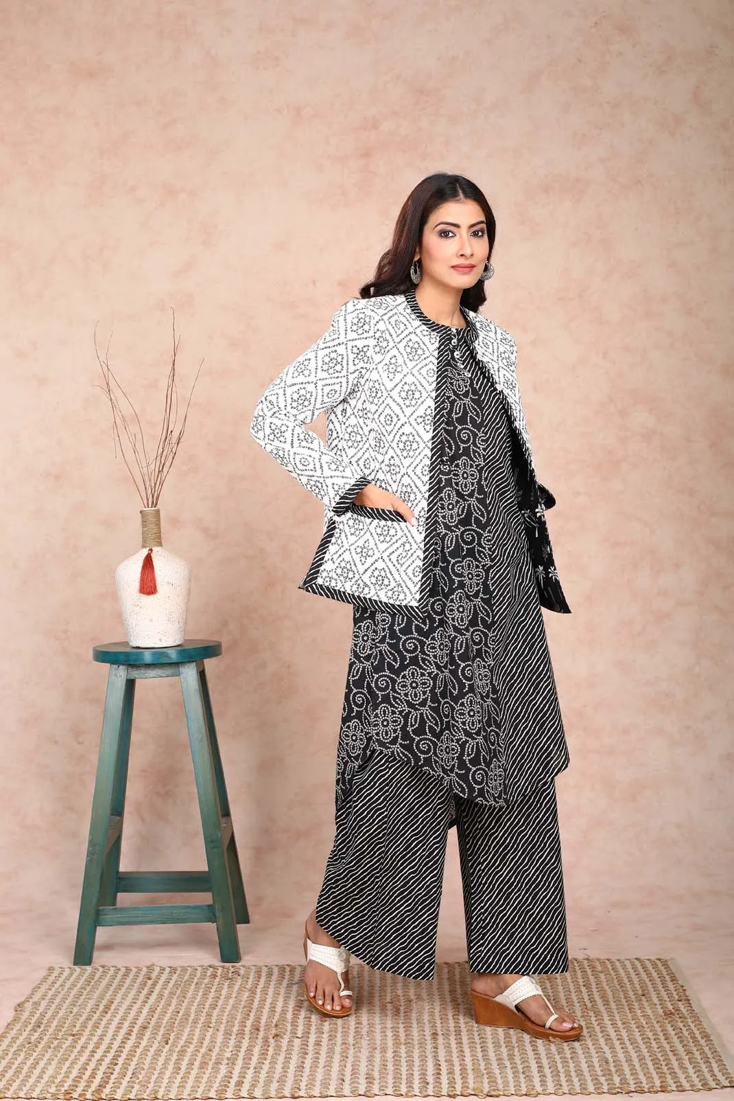 Black and White Quilted Jacket (With Sleeves) UCJ0003F