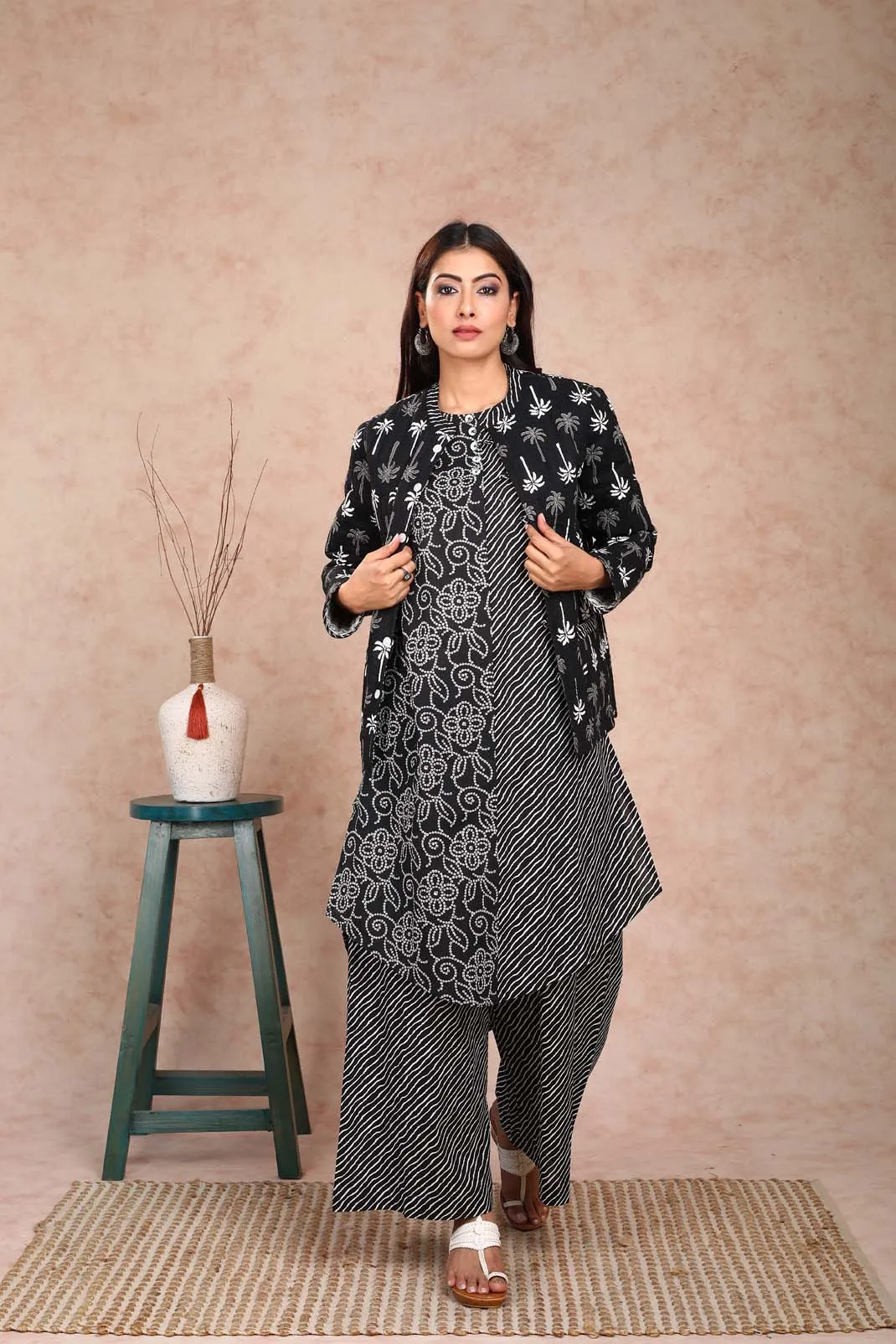 Black and White Quilted Jacket (With Sleeves) UCJ0003F
