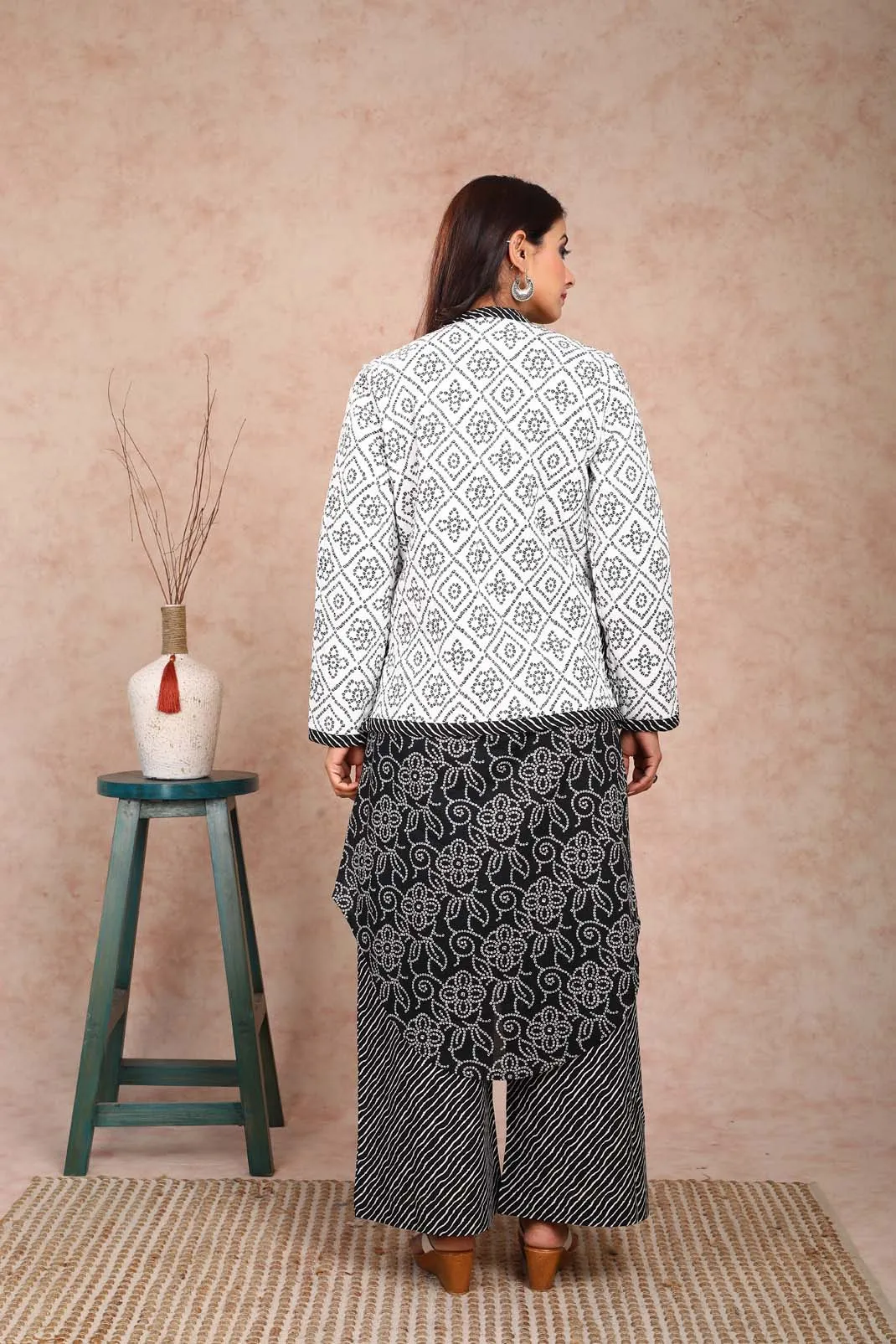 Black and White Quilted Jacket (With Sleeves) UCJ0003F