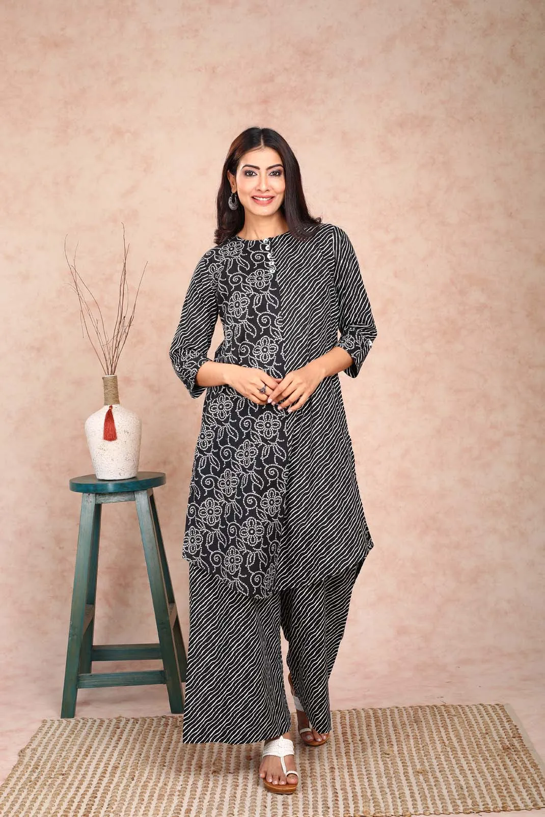 Black and White Quilted Jacket (With Sleeves) UCJ0003F