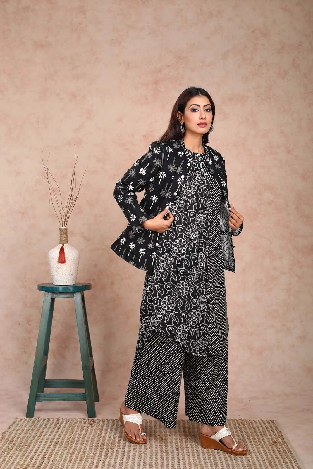 Black and White Quilted Jacket (With Sleeves) UCJ0003F