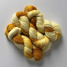 Bulky-weight chunky yarn in Creme Brulee - planned pooling / self-striping