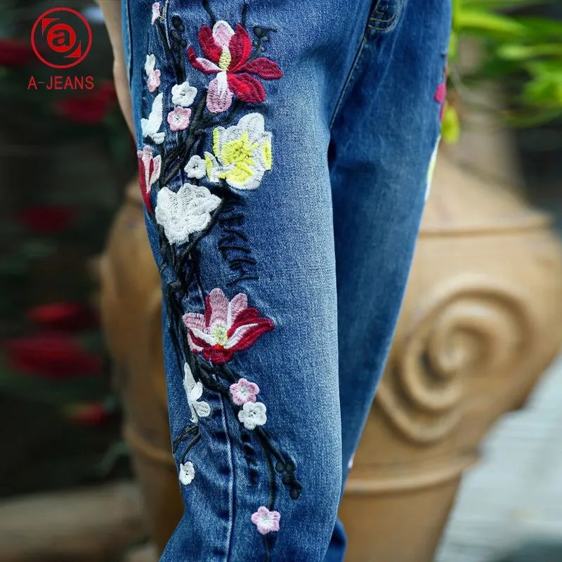 Embroidery Flowers Curled 9/10 Pencil Jeans Denim Pants